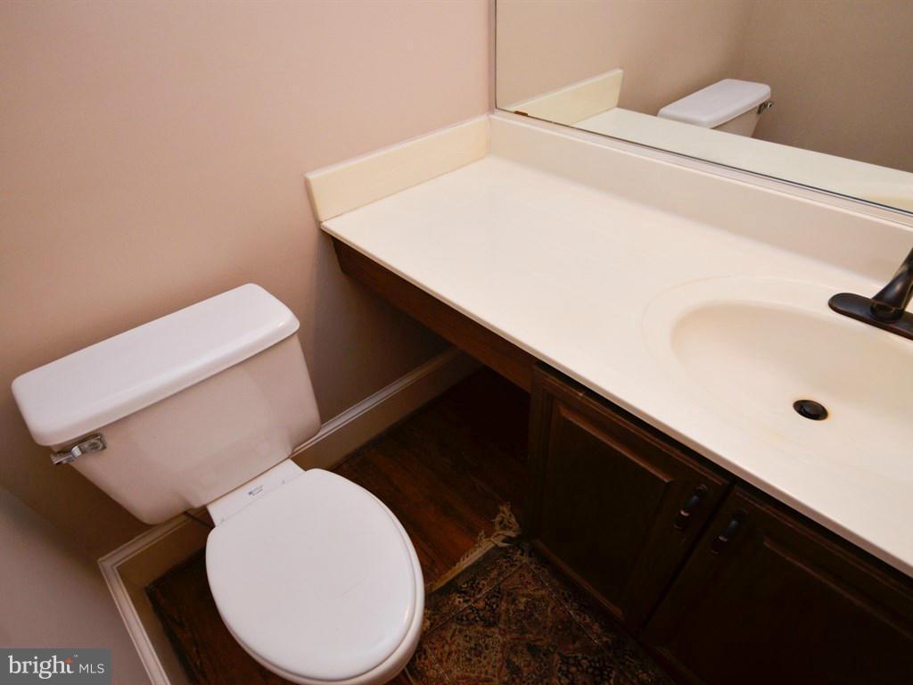 7202 Evans Mill Road McLean, VA 22101 - Photo 11 of 30 Bath