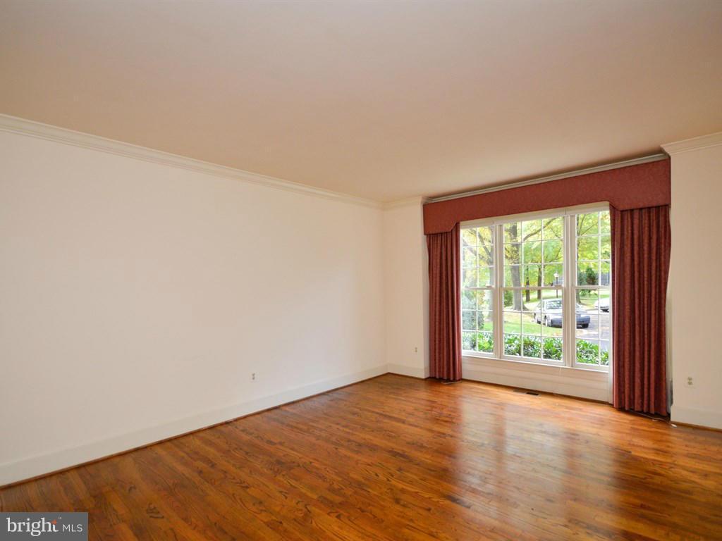 7202 Evans Mill Road McLean, VA 22101 - Photo 3 of 30 Living Room