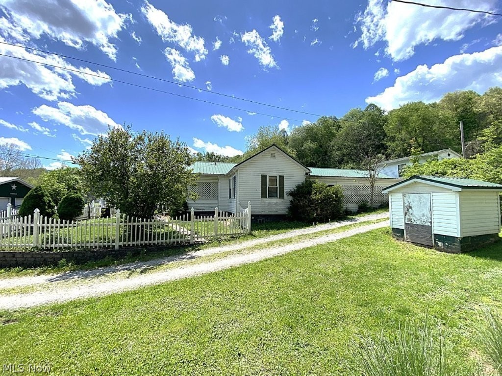 2174 Middle Fork Road Reedy, WV 25270 - Photo 7 of 50