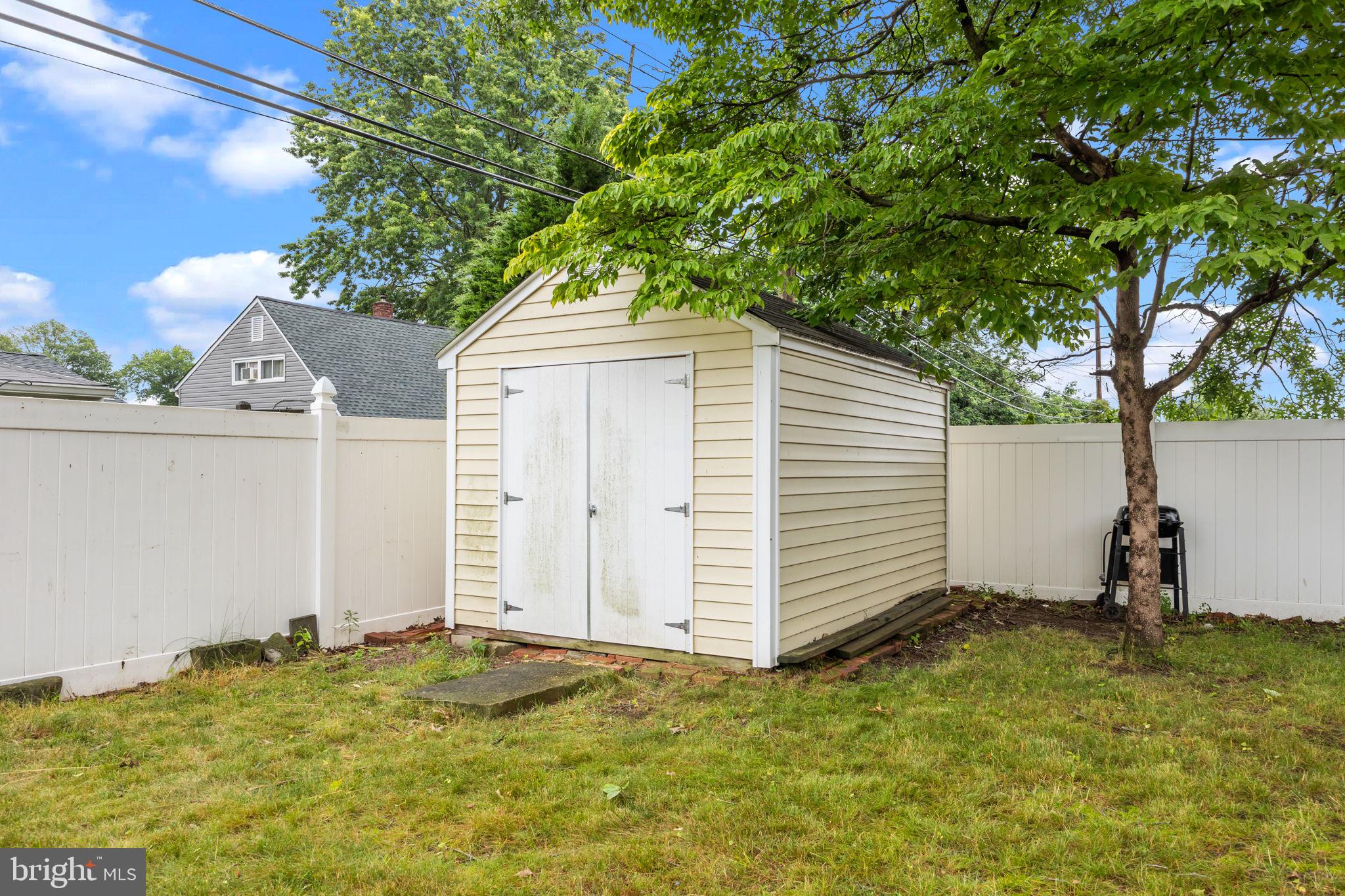 36 Grapevine Road Levittown, PA 19057 - Photo 18 of 19 a backyard of a house