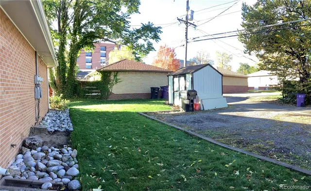 a view of a house with backyard and a tree