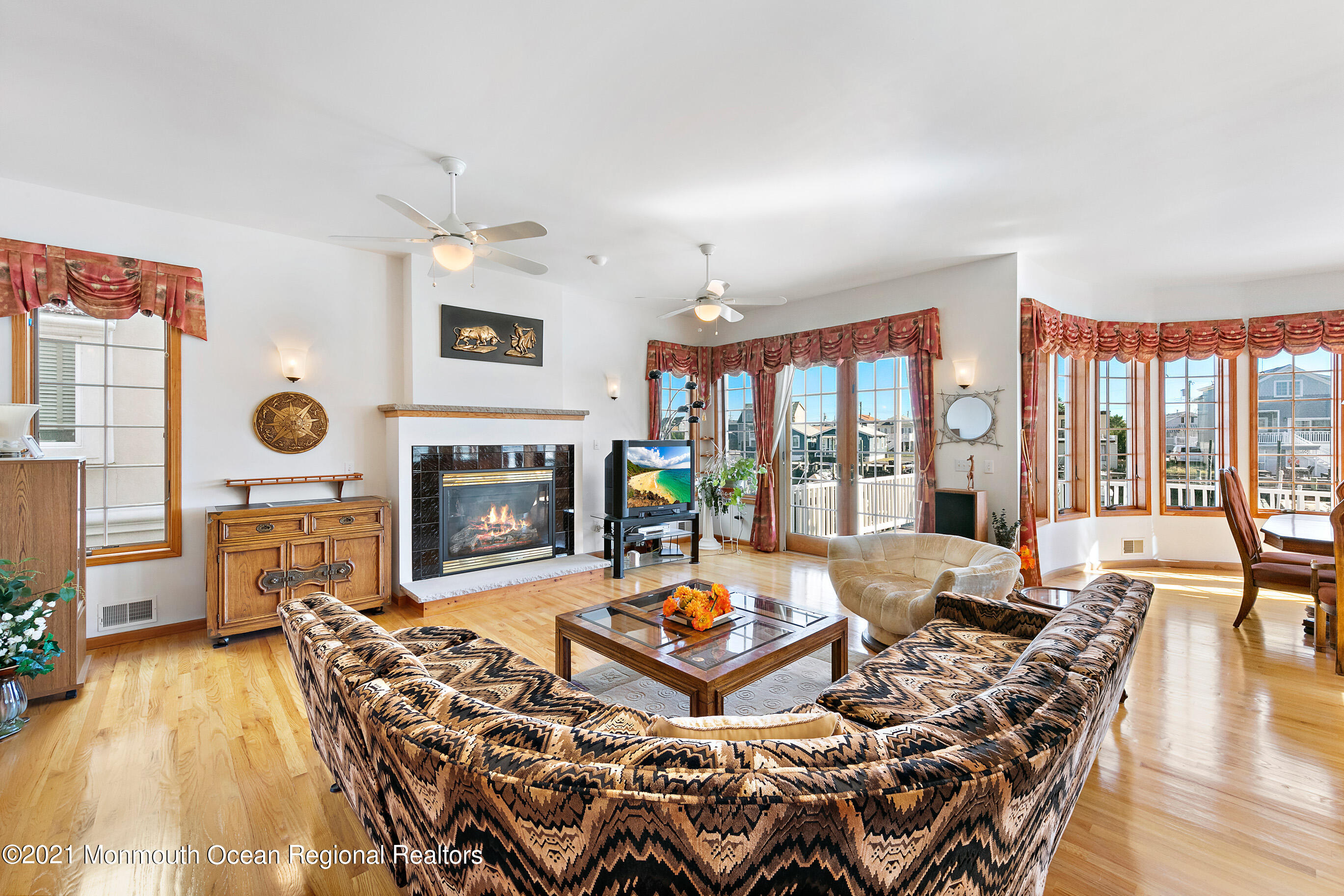 116 Riverside Place Point Pleasant Beach, NJ 08742 - Photo 15 of 59 Living Room