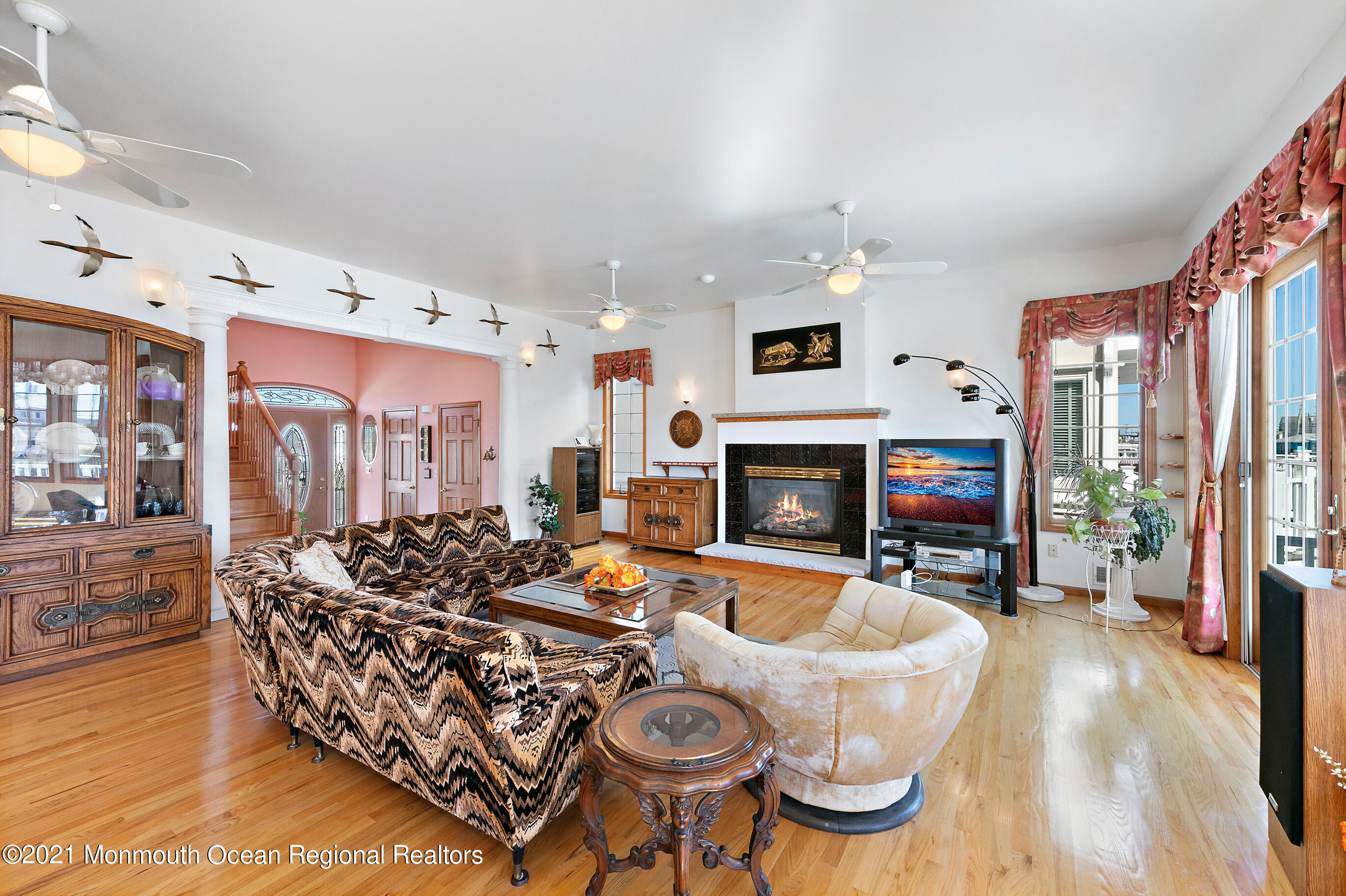 116 Riverside Place Point Pleasant Beach, NJ 08742 - Photo 16 of 59 Living Room