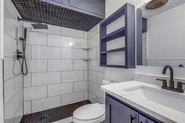 $1,350 | 453 Wilshire Avenue, Azle, TX 76020