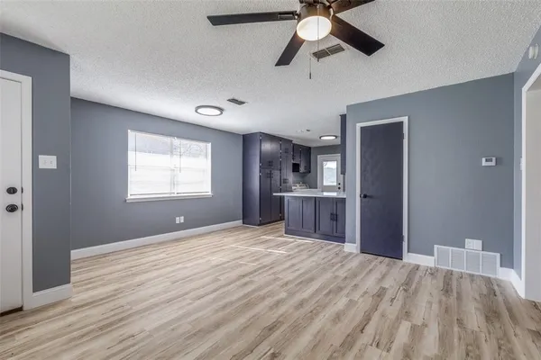 $1,350 | 453 Wilshire Avenue, Azle, TX 76020