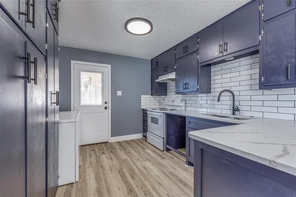 $1,350 | 453 Wilshire Avenue, Azle, TX 76020