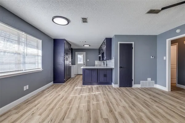 $1,350 | 453 Wilshire Avenue, Azle, TX 76020