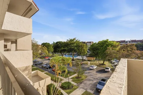 $125,000 | 7080 Environ Boulevard, Unit 423, Lauderhill, FL 33319