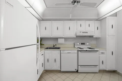 $125,000 | 7080 Environ Boulevard, Unit 423, Lauderhill, FL 33319