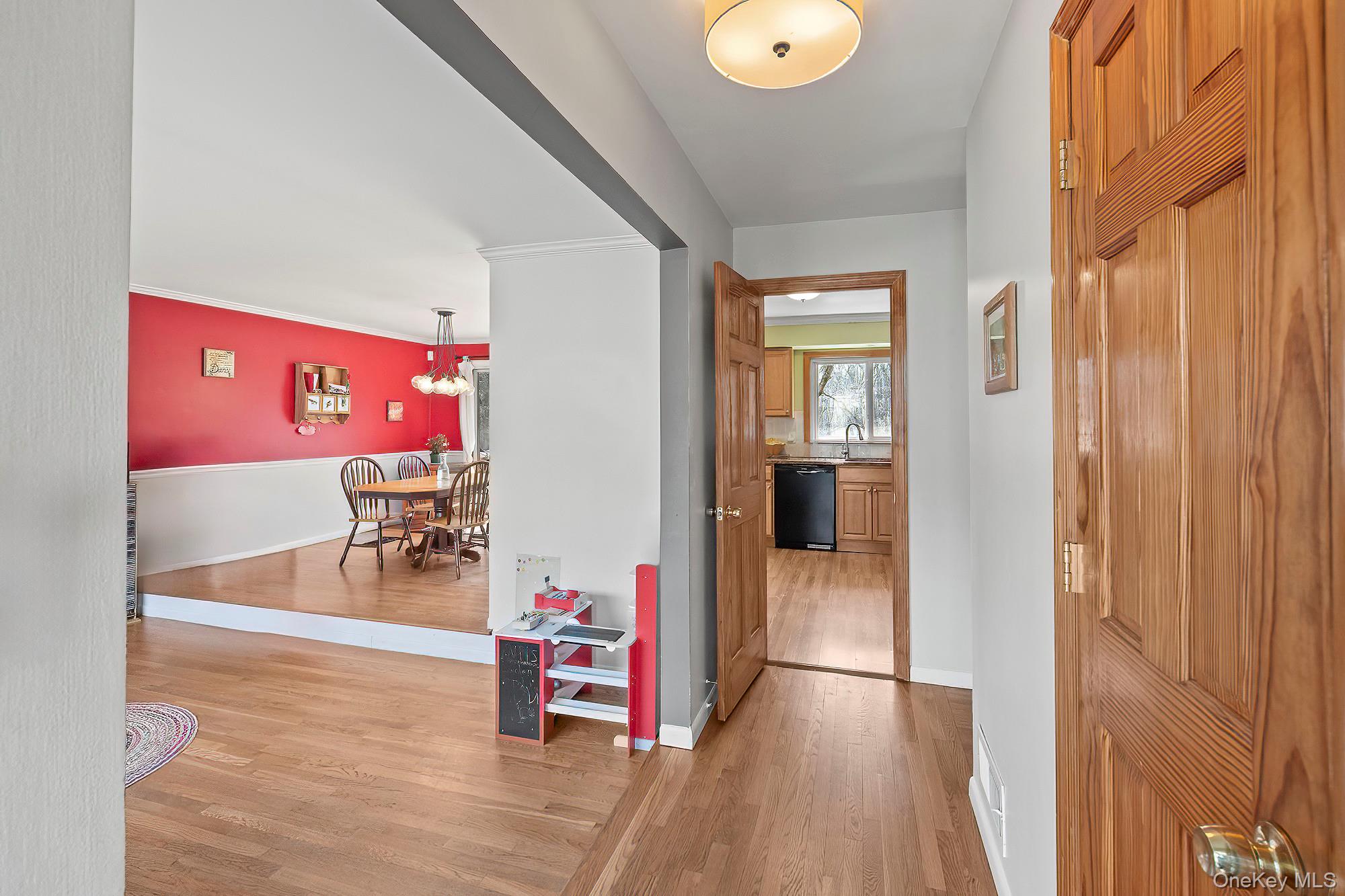 67 Duell Road White Plains, NY 10603 - Photo 10 of 29 Hall Entry