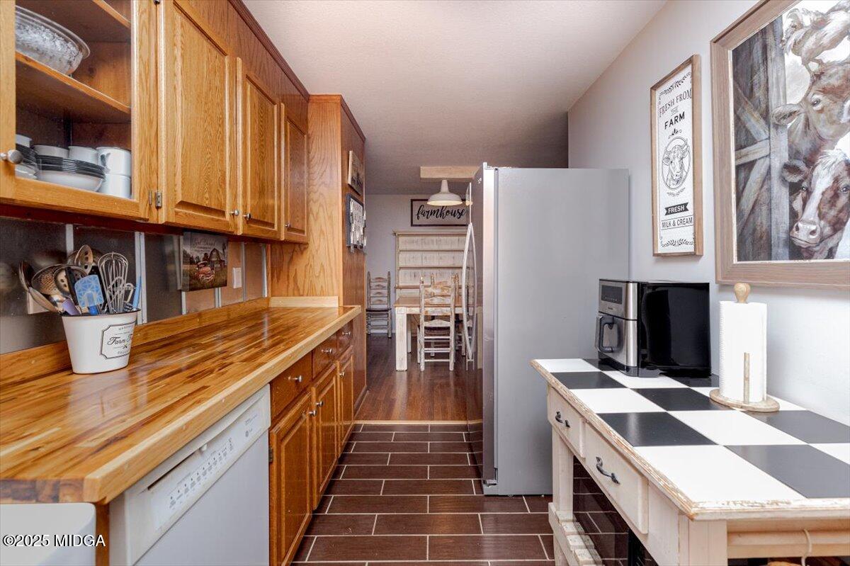 150 Moss Oaks Road Perry, GA 31069 - Photo 19 of 51 a kitchen with stainless steel appliances granite countertop a stove and a refrigerator