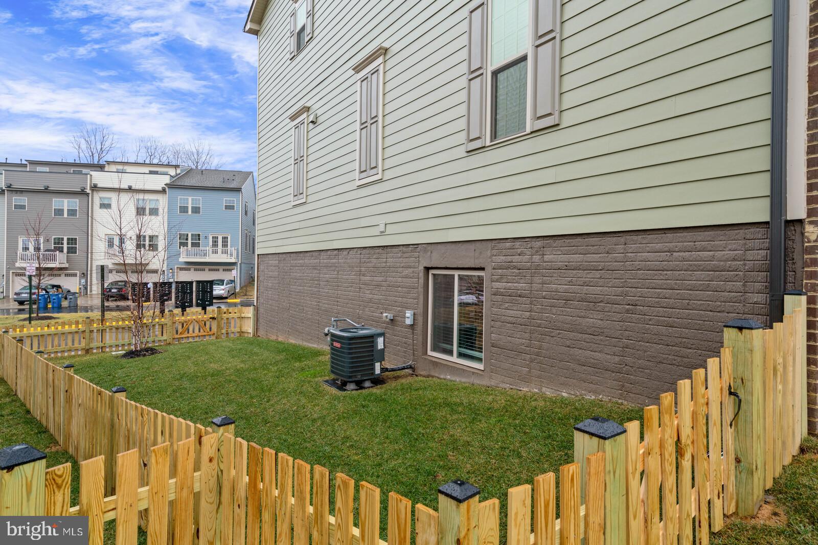2117 Hemlock Bay Road Dumfries, VA 22026 - Photo 3 of 43 Fenced in side yard!