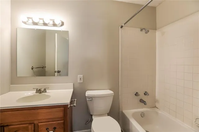 $1,895 | 7718 Northeast 54th Street, Kansas City, MO 64119