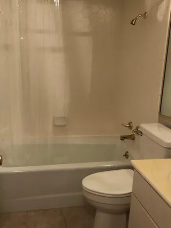 $2,495 | 40 North Interstate Highway 35, Unit 2A2, Austin, TX 78701