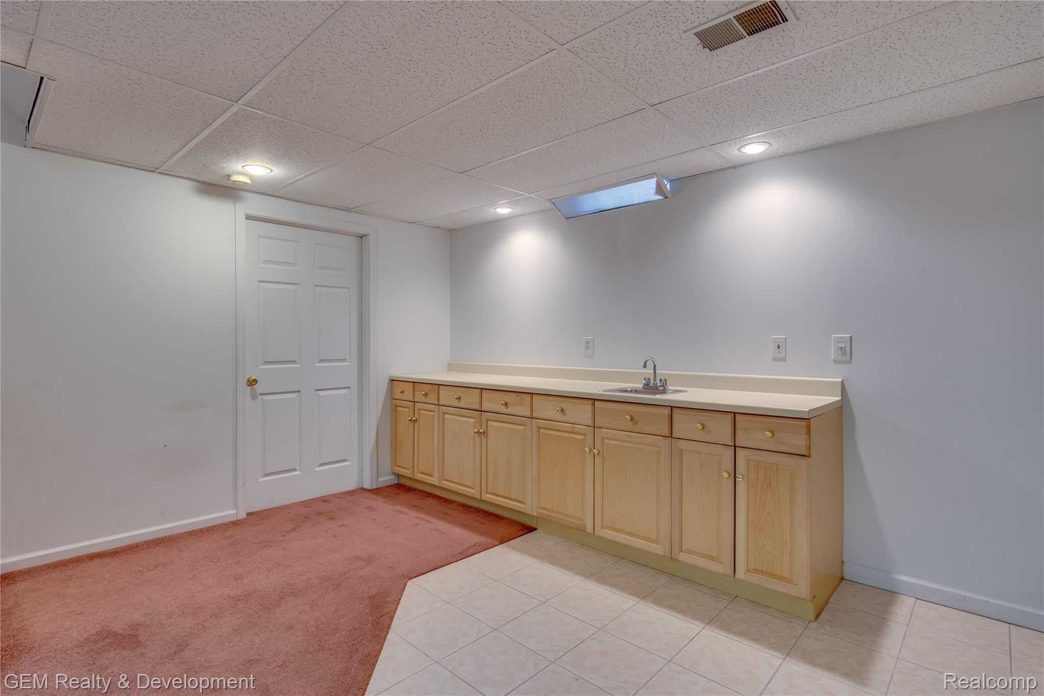 41747 Glade Road Canton, MI 48187 - Photo 28 of 37 Basement Wet Bar