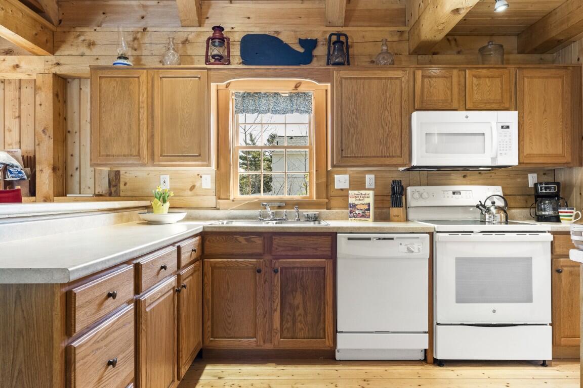 527 Cape Newagen Road Southport, ME 04576 - Photo 10 of 32 10.