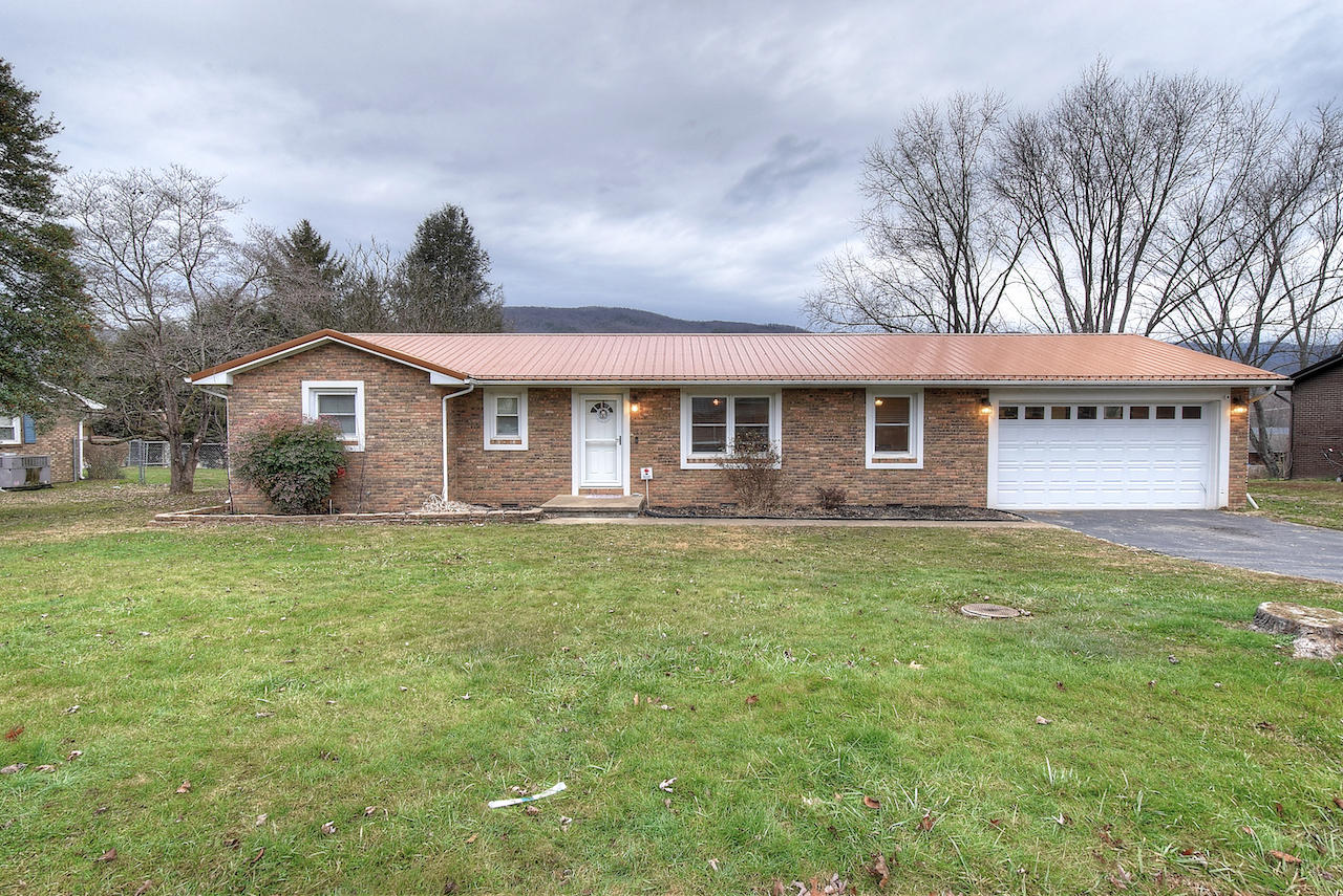 122 Ed Davis Road Elizabethton, TN 37643 - Photo 1 of 35 Front
