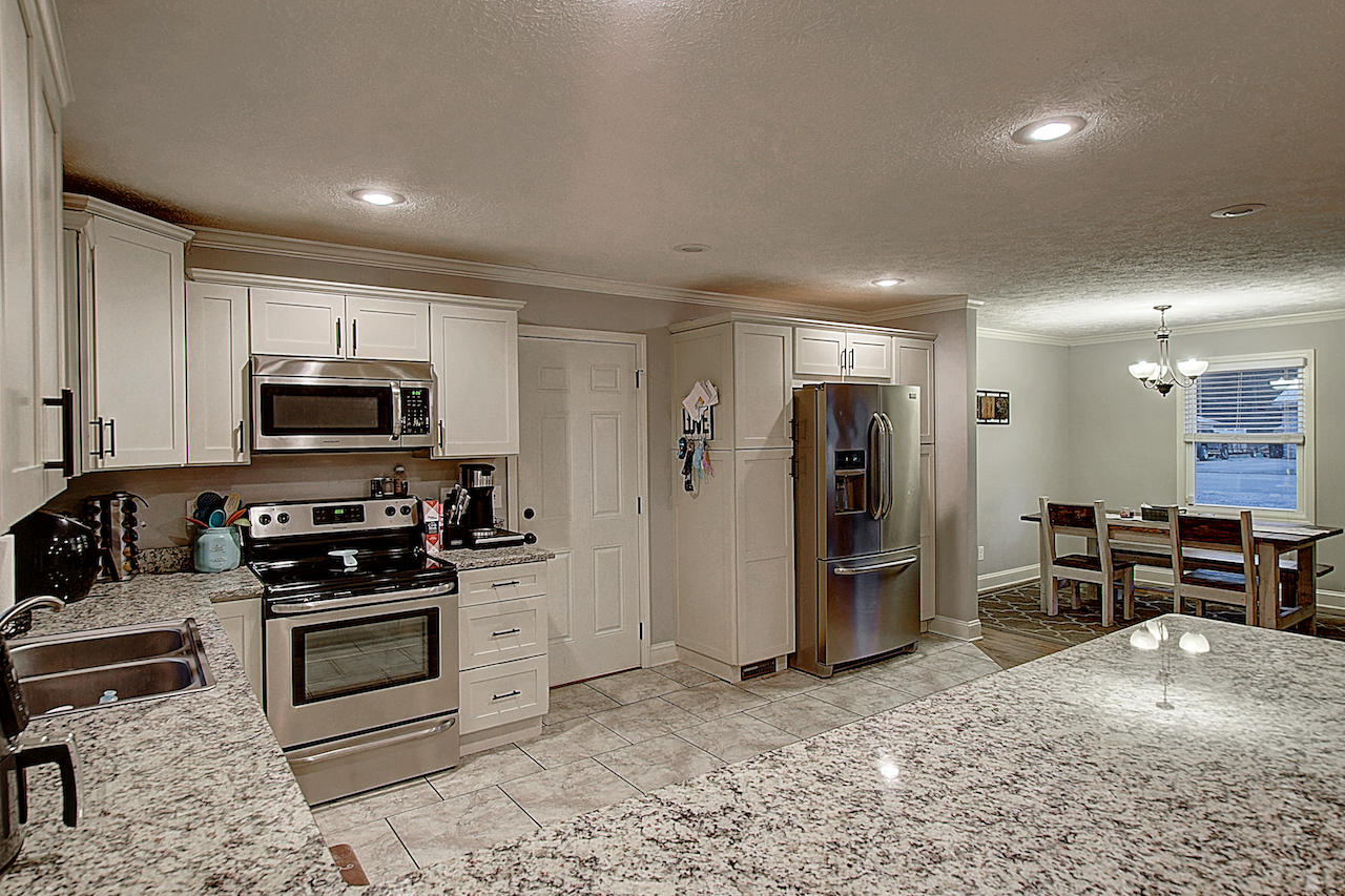 122 Ed Davis Road Elizabethton, TN 37643 - Photo 11 of 35 Kitchen