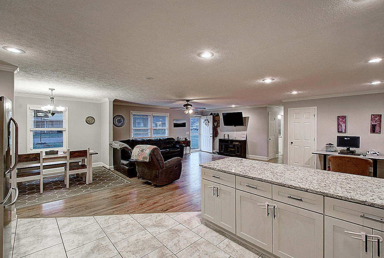 122 Ed Davis Road Elizabethton, TN 37643 - Photo 12 of 35 Kitchen