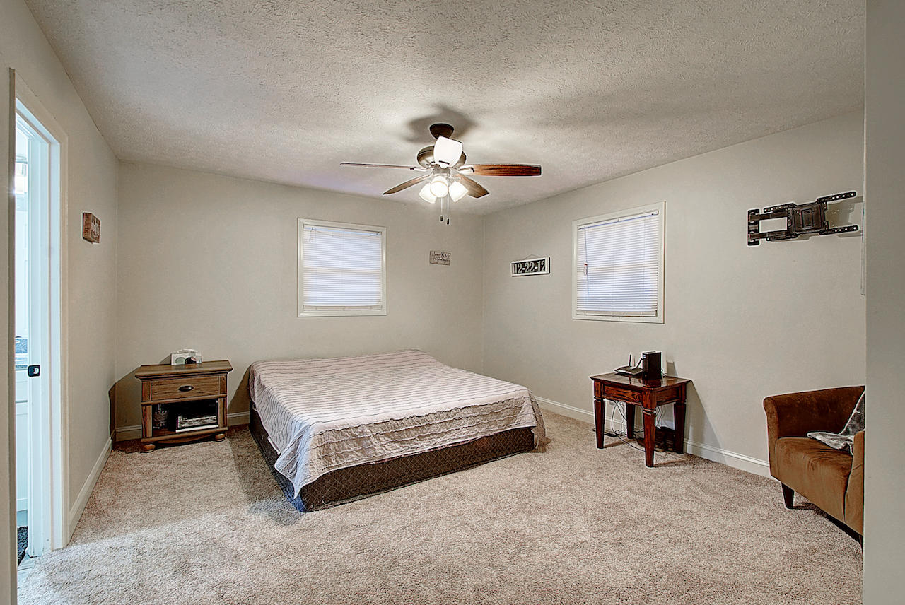 122 Ed Davis Road Elizabethton, TN 37643 - Photo 18 of 35 Master Bedroom