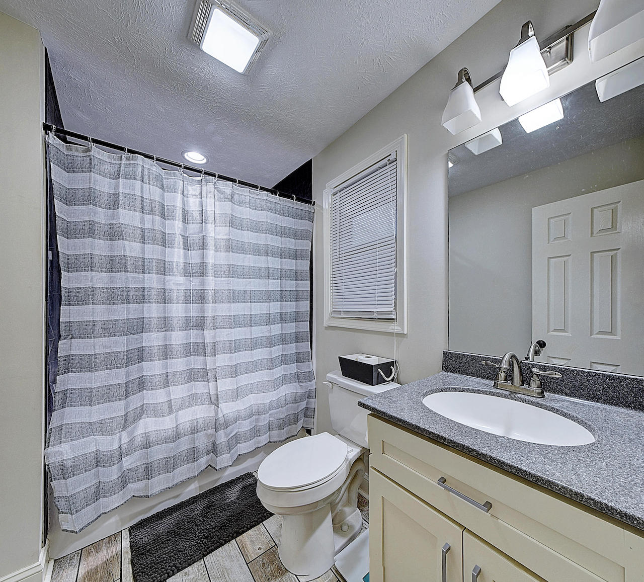 122 Ed Davis Road Elizabethton, TN 37643 - Photo 20 of 35 Master Bathroom