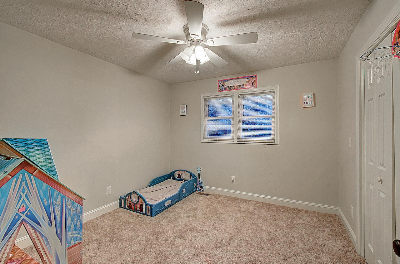 122 Ed Davis Road Elizabethton, TN 37643 - Photo 23 of 35 Bedroom Three