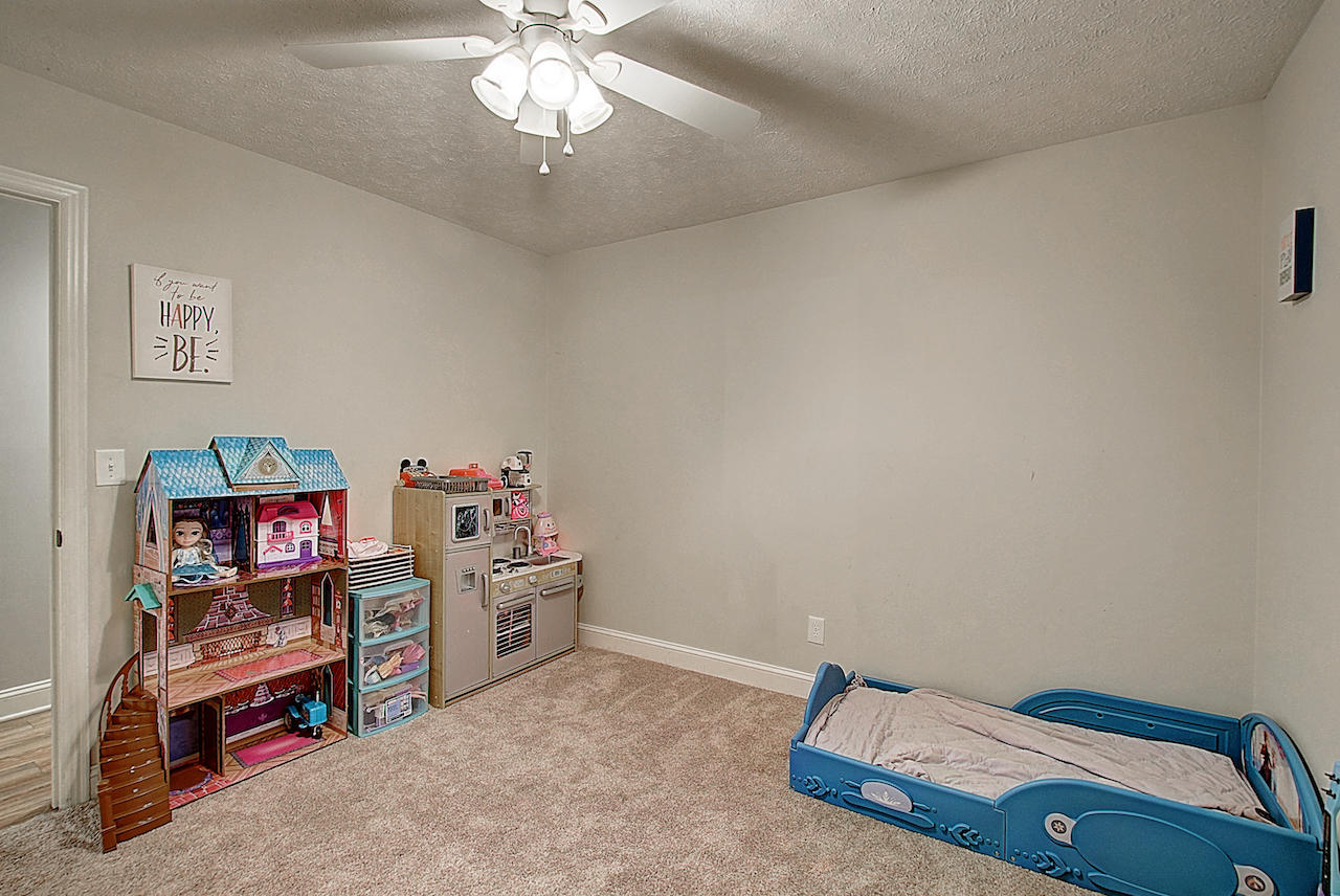 122 Ed Davis Road Elizabethton, TN 37643 - Photo 24 of 35 Bedroom Three