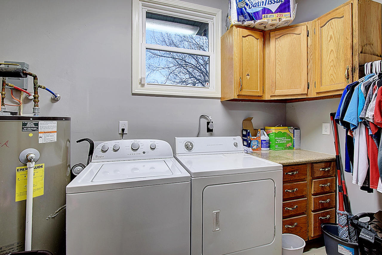 122 Ed Davis Road Elizabethton, TN 37643 - Photo 25 of 35 Laundry Room