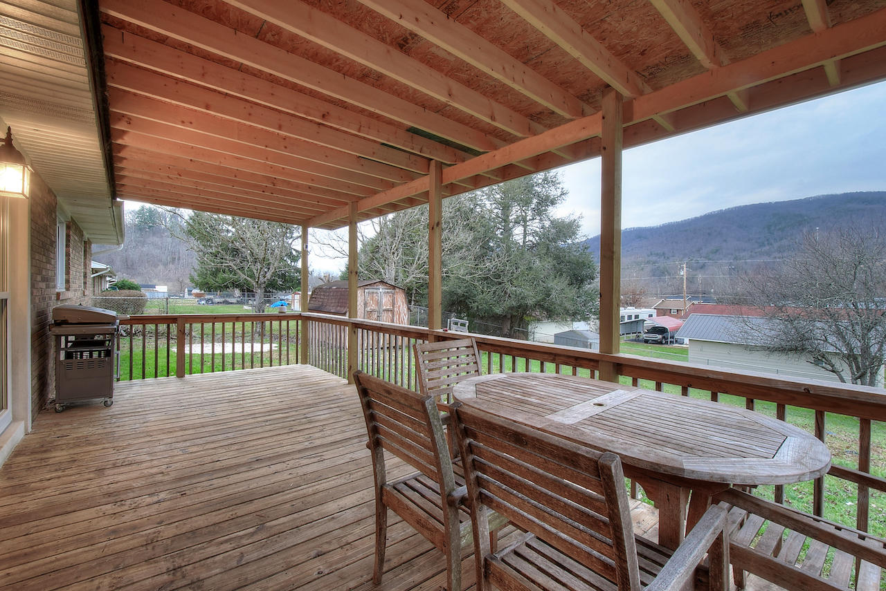 122 Ed Davis Road Elizabethton, TN 37643 - Photo 27 of 35 Rear