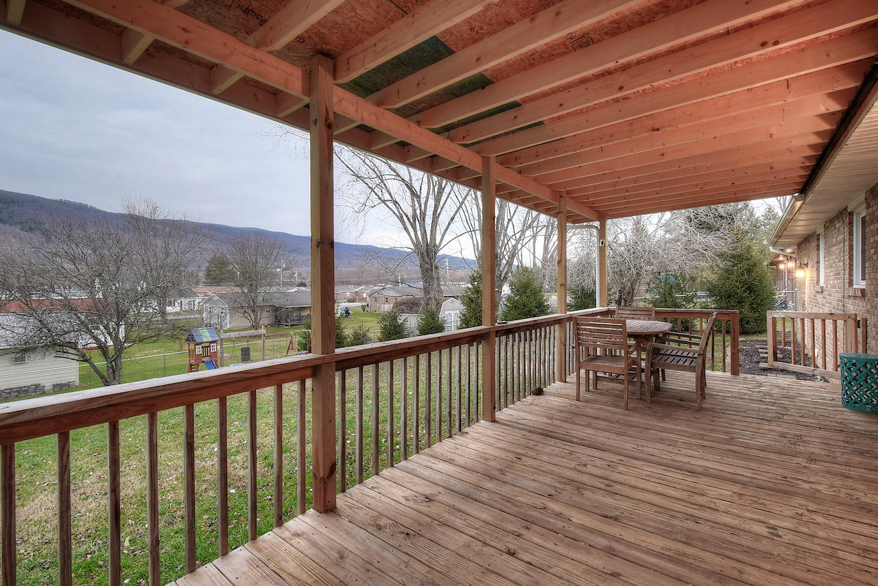122 Ed Davis Road Elizabethton, TN 37643 - Photo 28 of 35 Rear