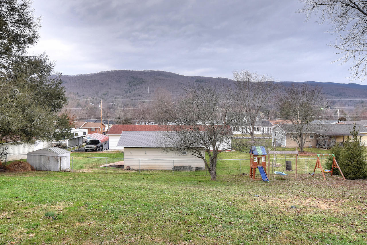 122 Ed Davis Road Elizabethton, TN 37643 - Photo 30 of 35 DSC_0112_3_4