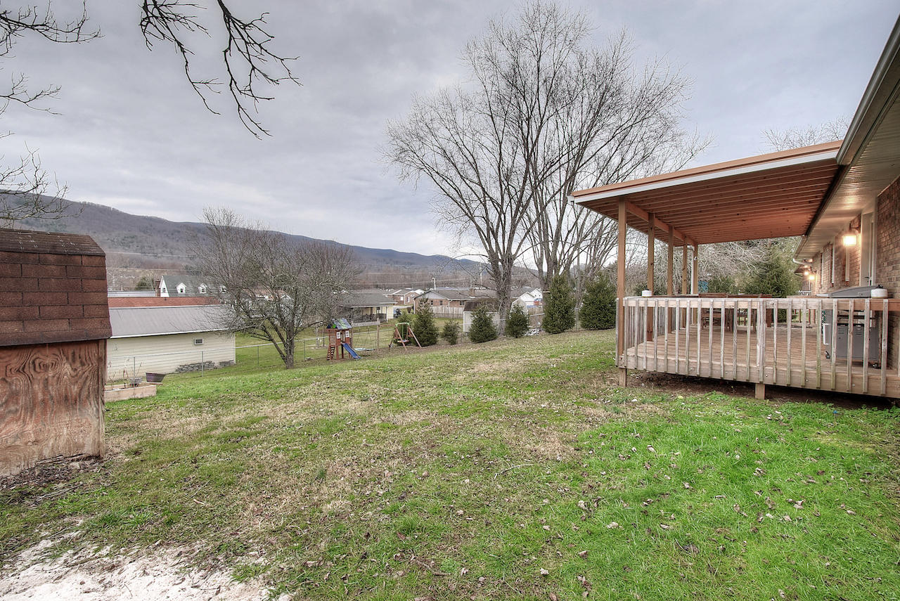 122 Ed Davis Road Elizabethton, TN 37643 - Photo 31 of 35 Rear