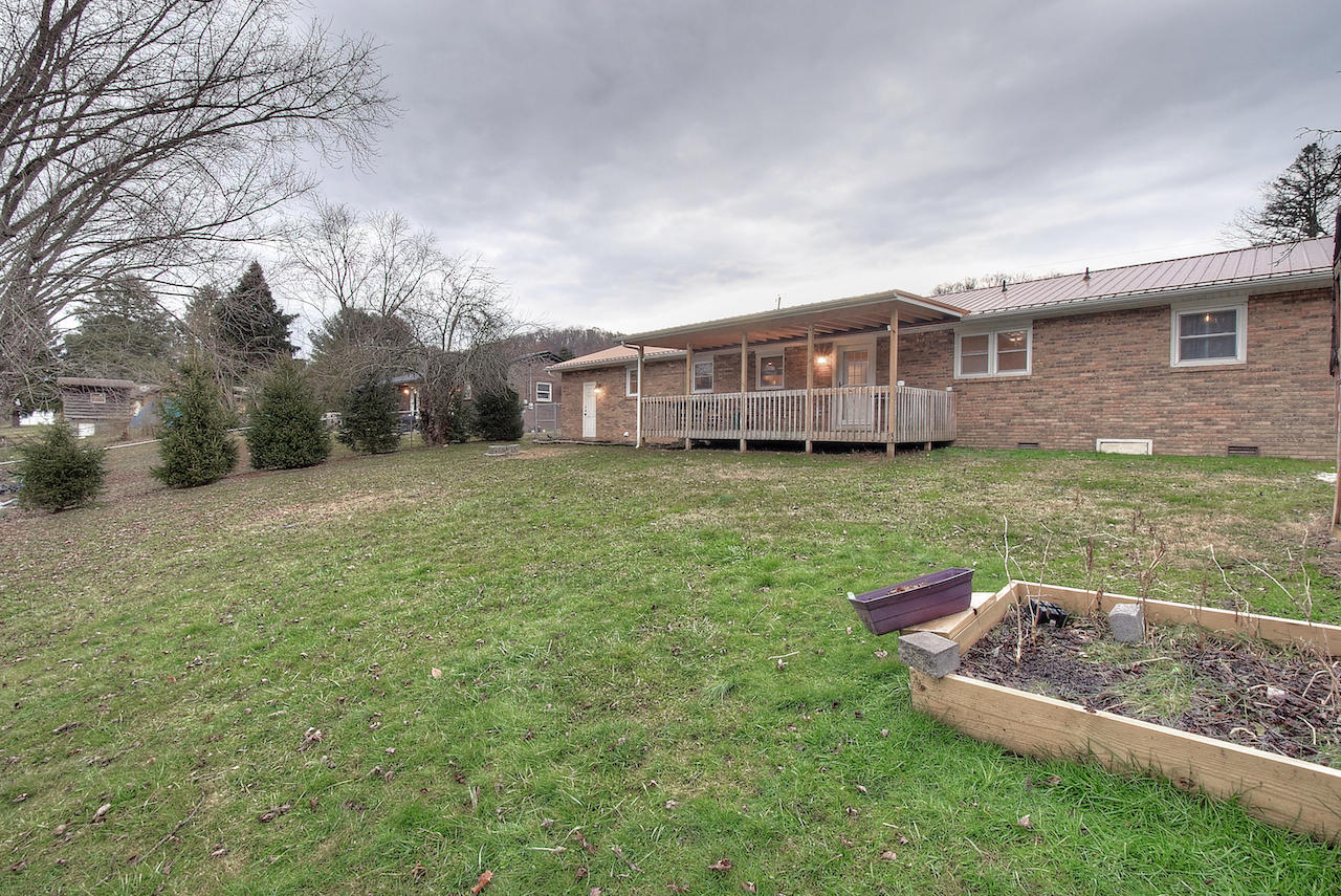 122 Ed Davis Road Elizabethton, TN 37643 - Photo 32 of 35 Rear