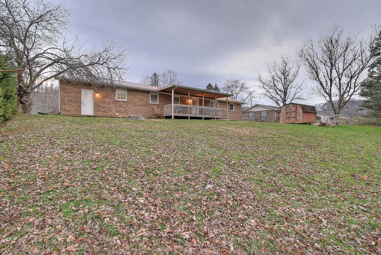 122 Ed Davis Road Elizabethton, TN 37643 - Photo 34 of 35 Rear