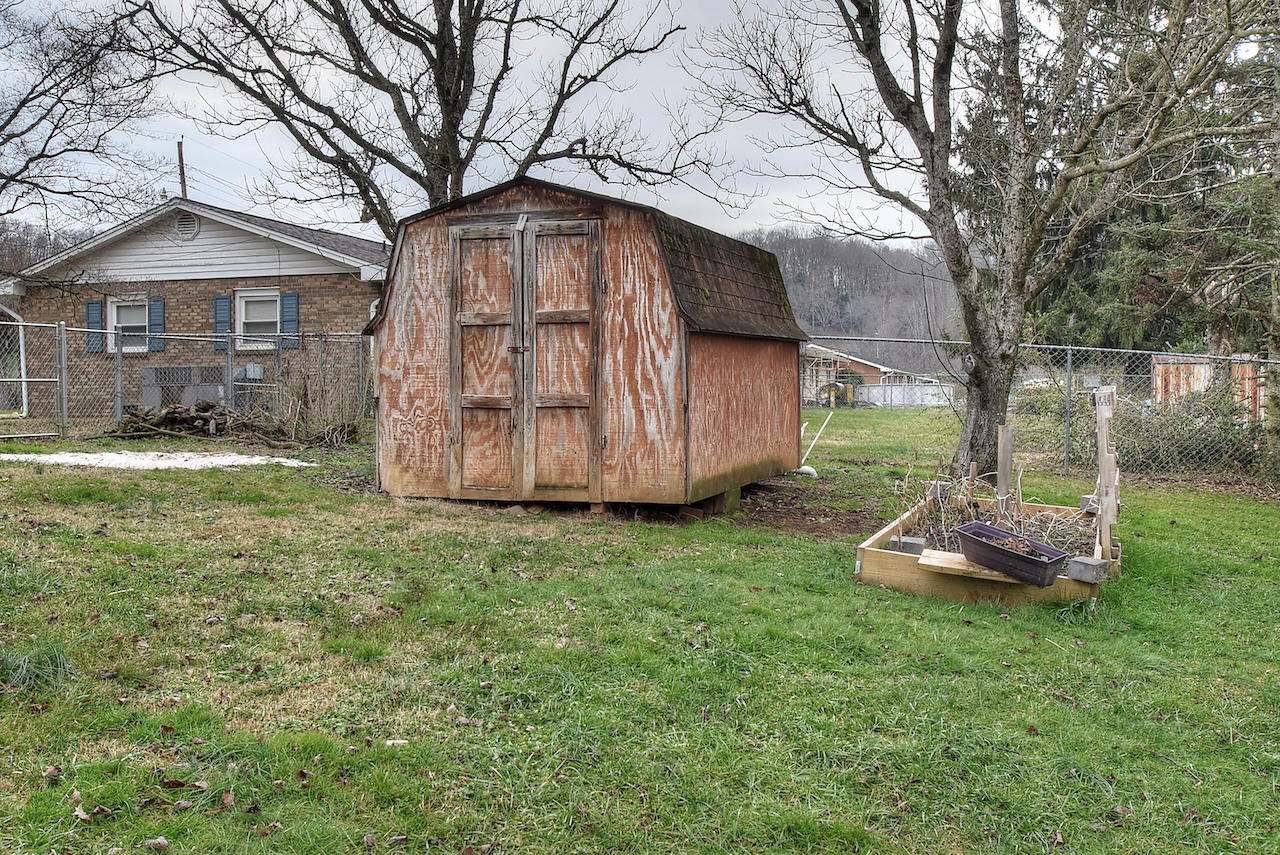 122 Ed Davis Road Elizabethton, TN 37643 - Photo 35 of 35 Rear