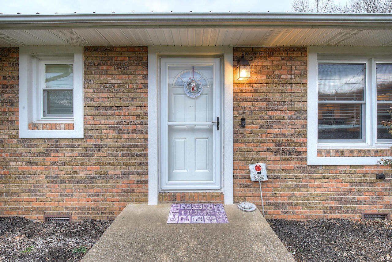 122 Ed Davis Road Elizabethton, TN 37643 - Photo 5 of 35 Front