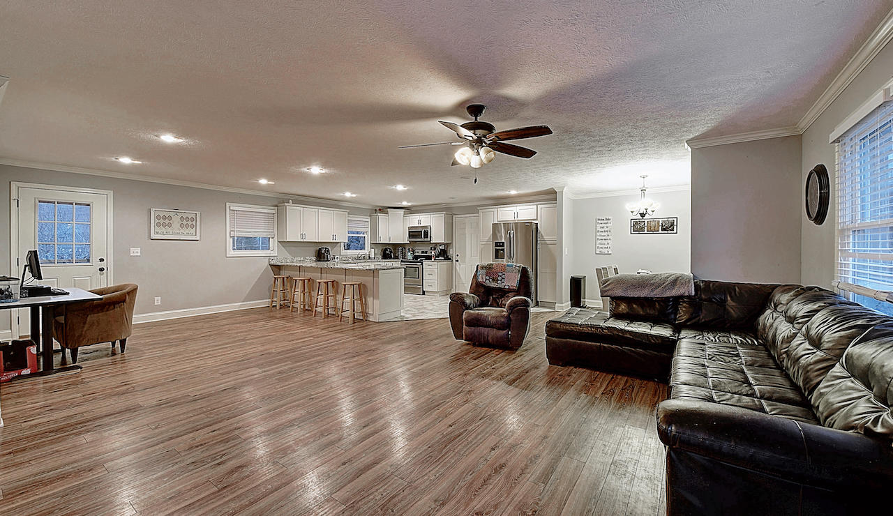 122 Ed Davis Road Elizabethton, TN 37643 - Photo 6 of 35 Living Room
