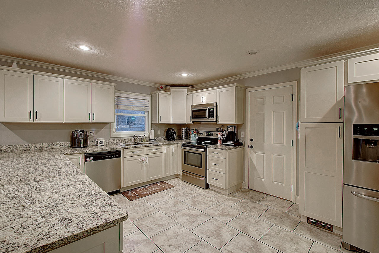 122 Ed Davis Road Elizabethton, TN 37643 - Photo 10 of 35 Kitchen