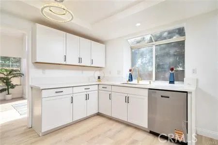 a spacious en suite bathroom with a double vanity and a mirror