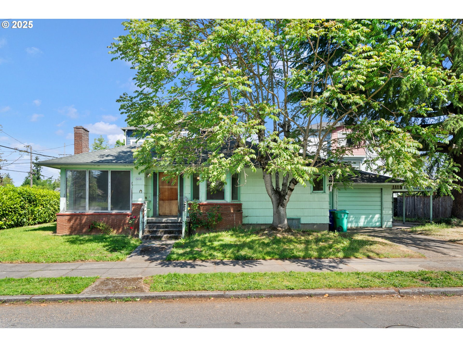 5205 Southeast Gladstone St  