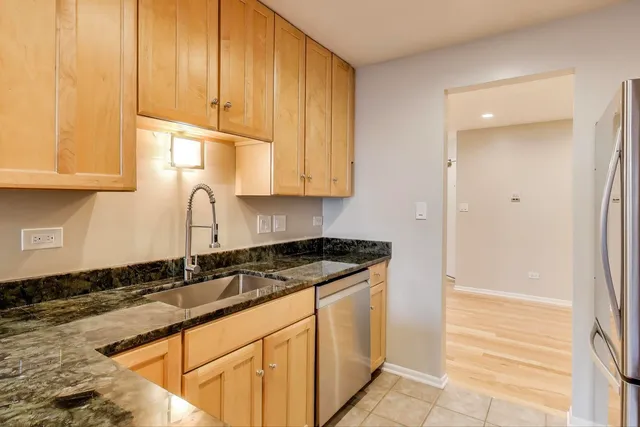 $329,000 | 1640 West Partridge Lane, Unit 7, Arlington Heights, IL 60004