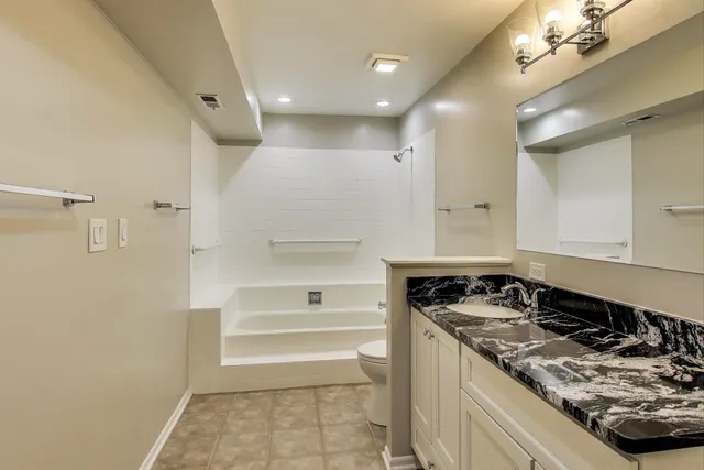 $329,000 | 1640 West Partridge Lane, Unit 7, Arlington Heights, IL 60004