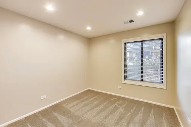 $329,000 | 1640 West Partridge Lane, Unit 7, Arlington Heights, IL 60004