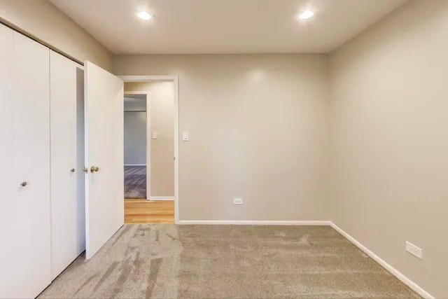 $329,000 | 1640 West Partridge Lane, Unit 7, Arlington Heights, IL 60004