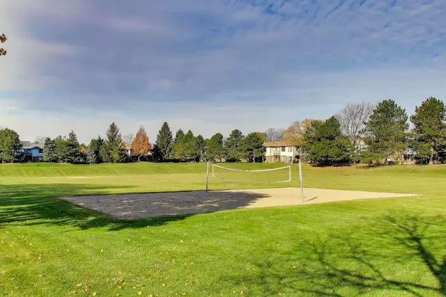 $329,000 | 1640 West Partridge Lane, Unit 7, Arlington Heights, IL 60004