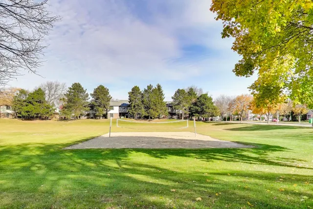 $329,000 | 1640 West Partridge Lane, Unit 7, Arlington Heights, IL 60004