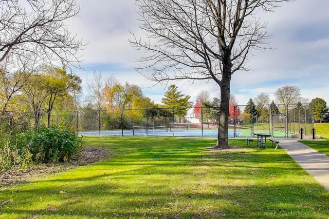 $329,000 | 1640 West Partridge Lane, Unit 7, Arlington Heights, IL 60004