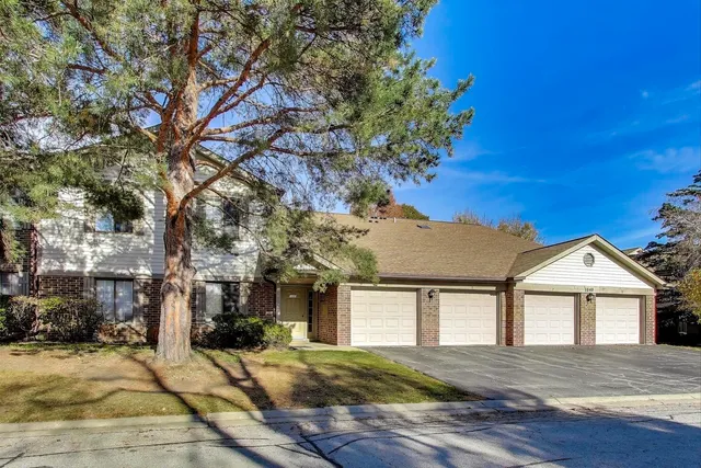 $329,000 | 1640 West Partridge Lane, Unit 7, Arlington Heights, IL 60004