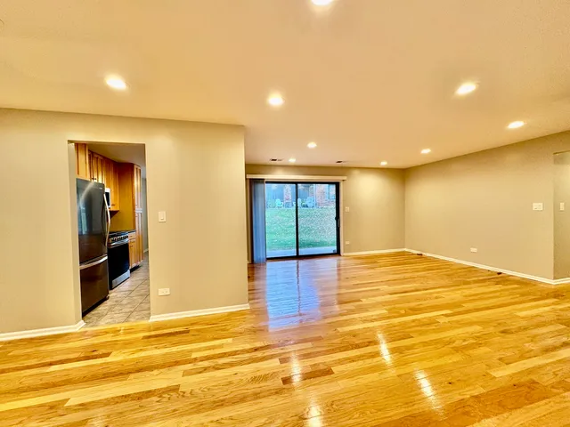 $329,000 | 1640 West Partridge Lane, Unit 7, Arlington Heights, IL 60004