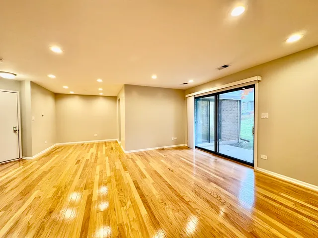 $329,000 | 1640 West Partridge Lane, Unit 7, Arlington Heights, IL 60004